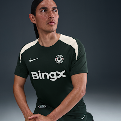 Chelsea FC Strike Men's Nike Dri-FIT Soccer Short-Sleeve Top. Nike.com